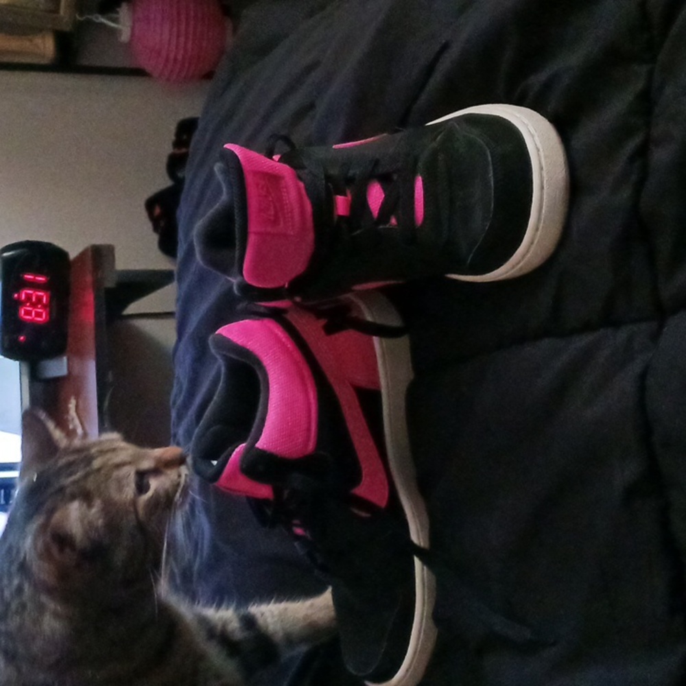 Girls high top sneaker